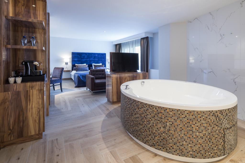 Van Der Valk Hotel Wieringermeer ウィーリンガーウェルフ エクステリア 写真